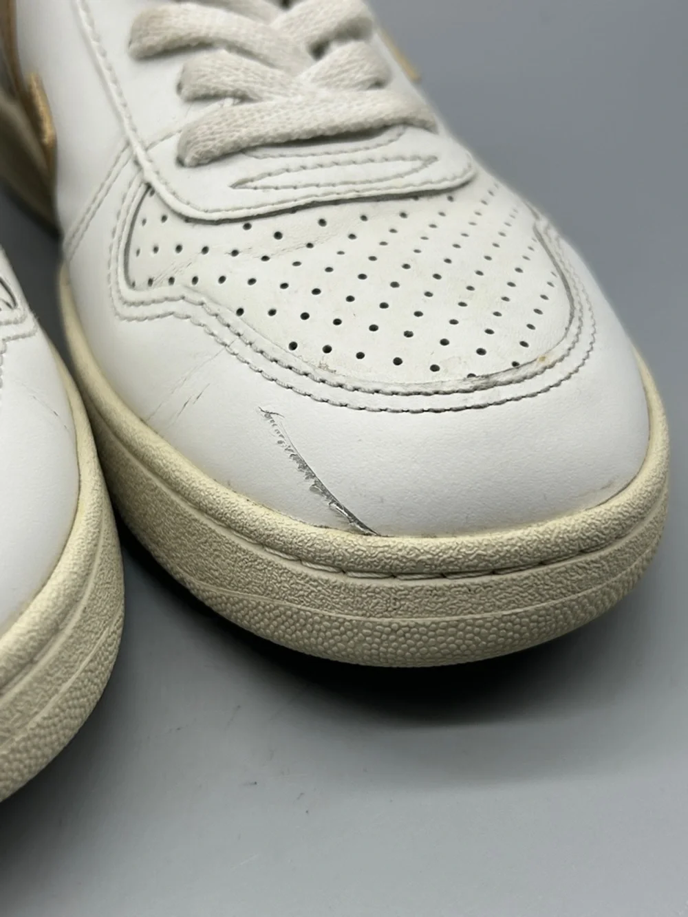 Veja V10 sneakers